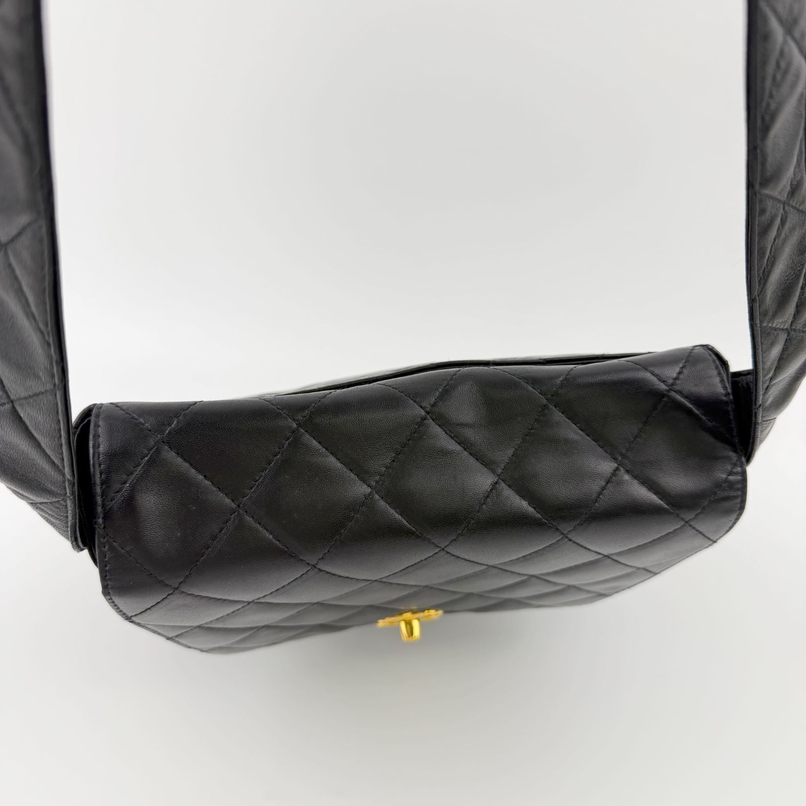 Chanel Quilted CC Logo Turnlock Crossbody Shoulder Bag Leather Black Gold — view 8