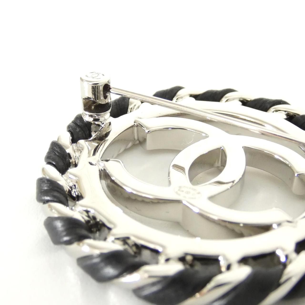 Chanel Brooch Silver — view 3