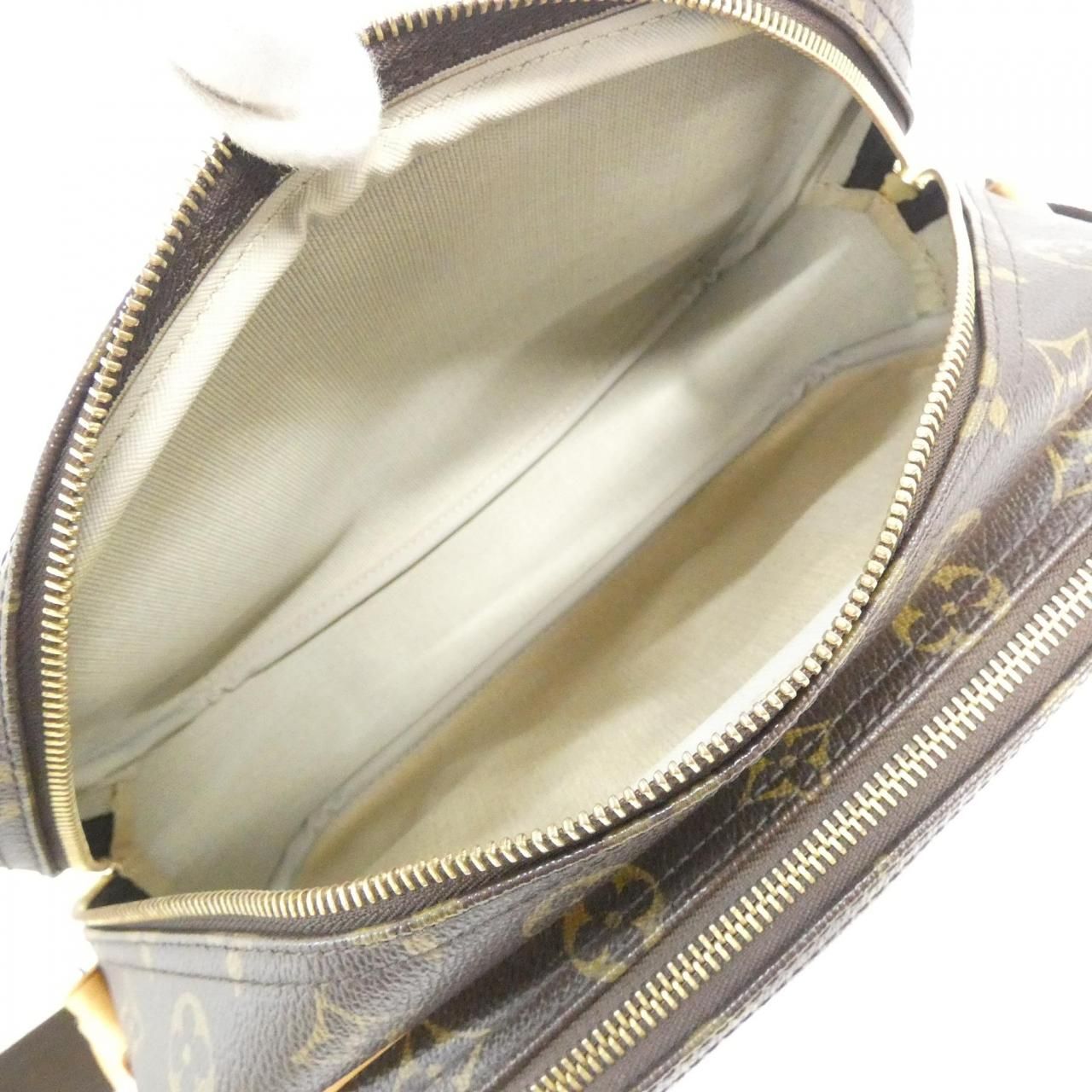 Louis Vuitton Monogram Reporter 28 cm Shoulder — view 9