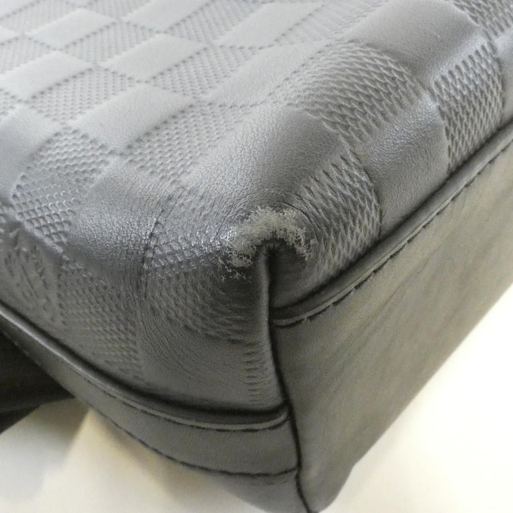 Louis Vuitton Damier Infini Discovery Messenger PM Shoulder — view 3