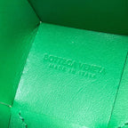 Bottega Veneta Shoulder Bag Maxi Intrecciatocrossbody Green Drawstring Leather — view 9