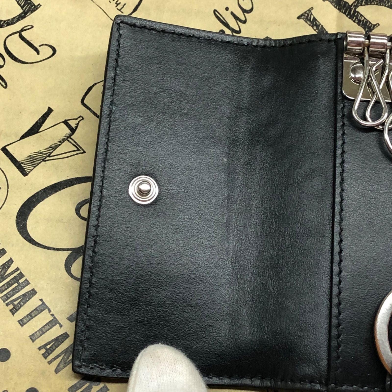 Gucci Key Case GG Embossed Logo Key Holder — view 6
