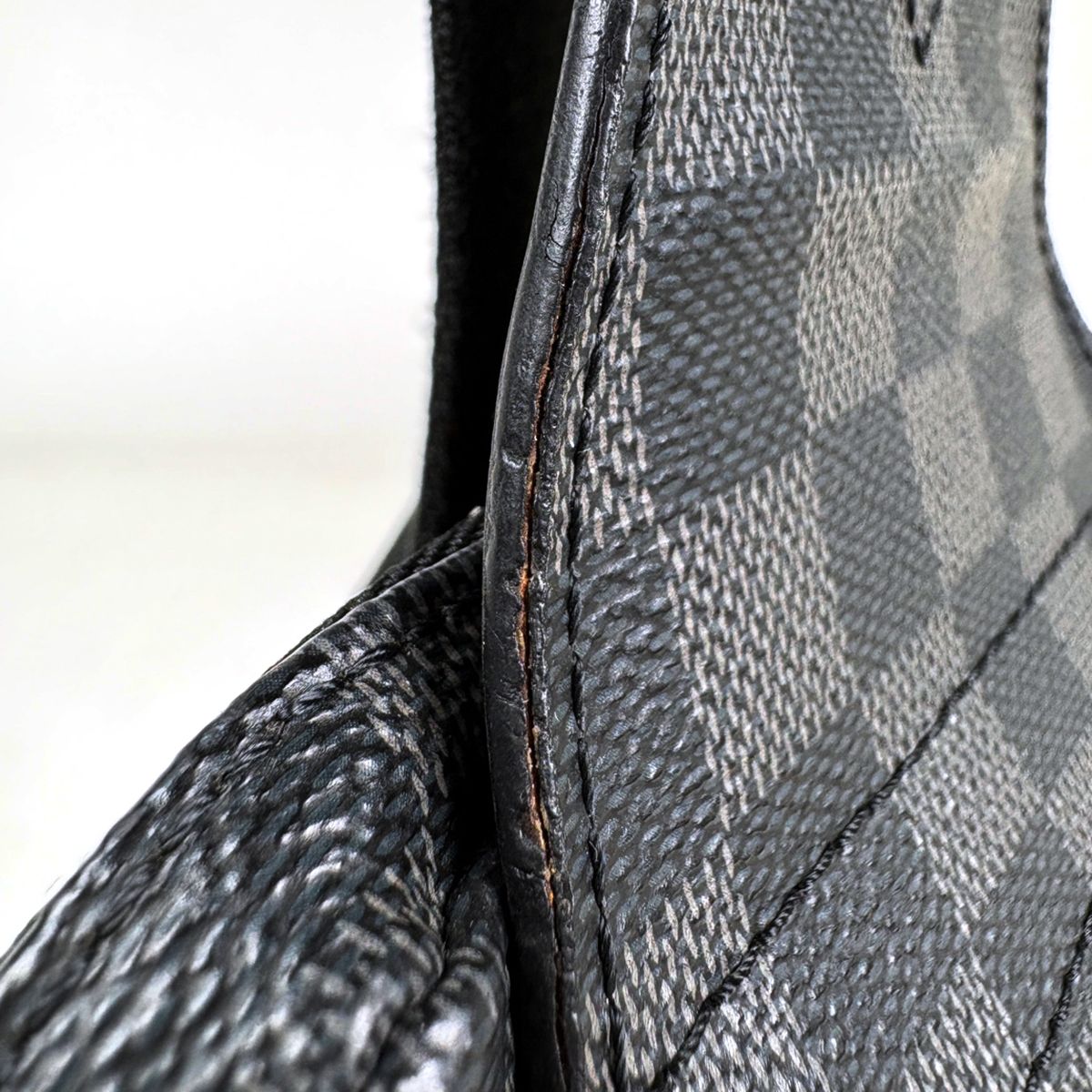 Louis Vuitton Avenue Sling Bag Damier Graphite Noir — view 4