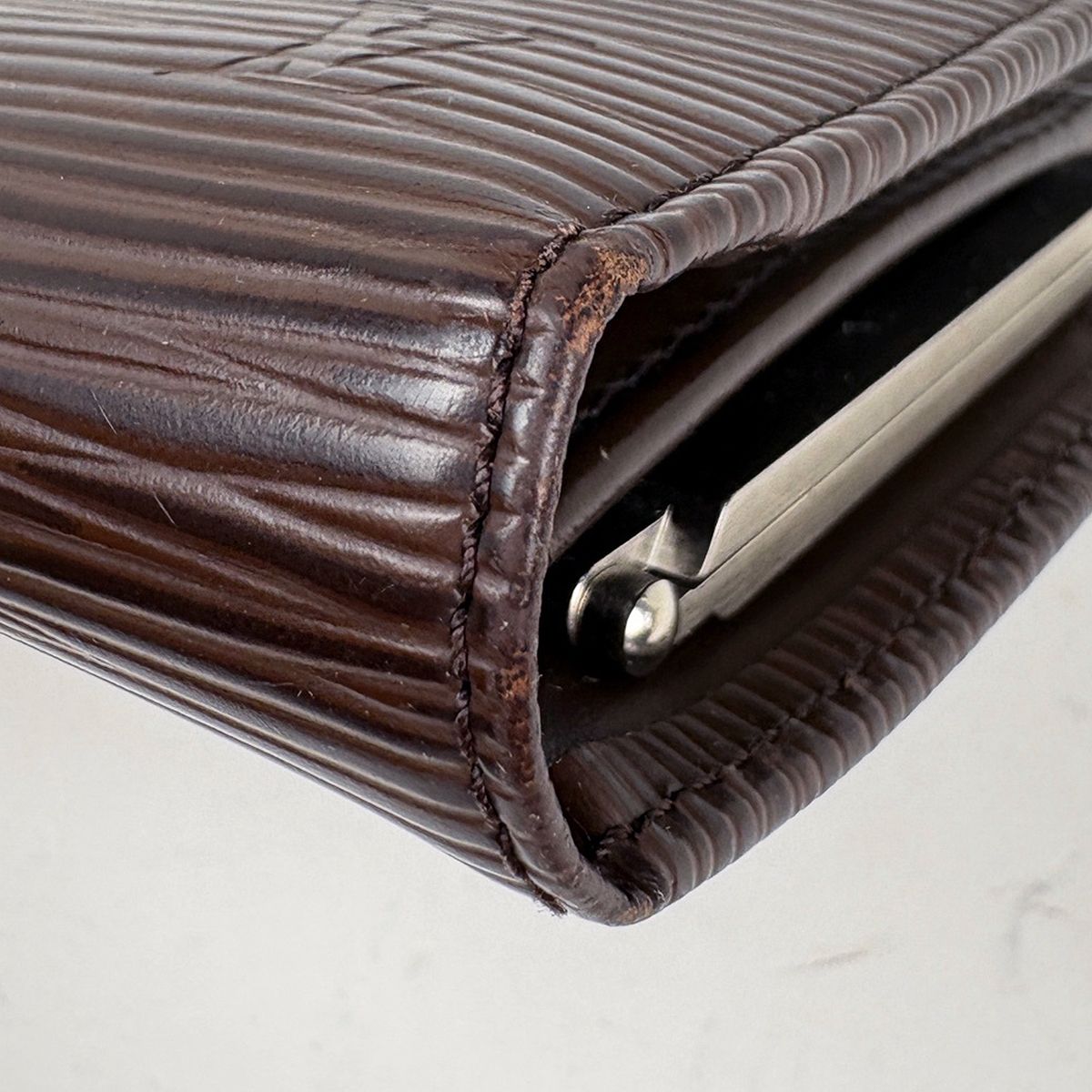Louis Vuitton Epi Portefeuille Viennois Bifold Wallet Epi Brown — view 3