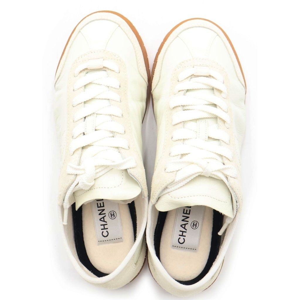 Chanel CC Logo Low Cut Leather Sneakers White — view 4