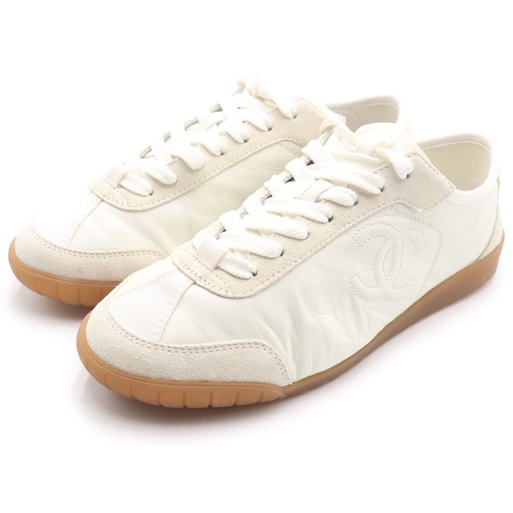 Chanel CC Logo Low Cut Leather Sneakers White — view 2