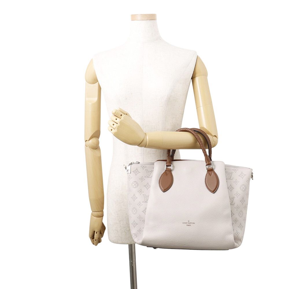 Louis Vuitton Monogram Mahina Haumea 2-Way Shoulder Bag Omea — view 4