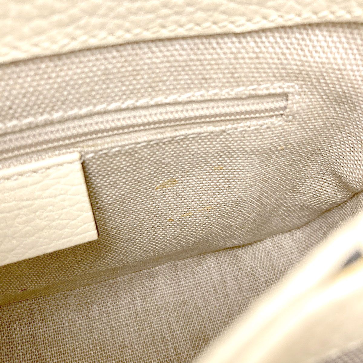 Gucci Interlocking Chain Shoulder Bag Leather — view 7