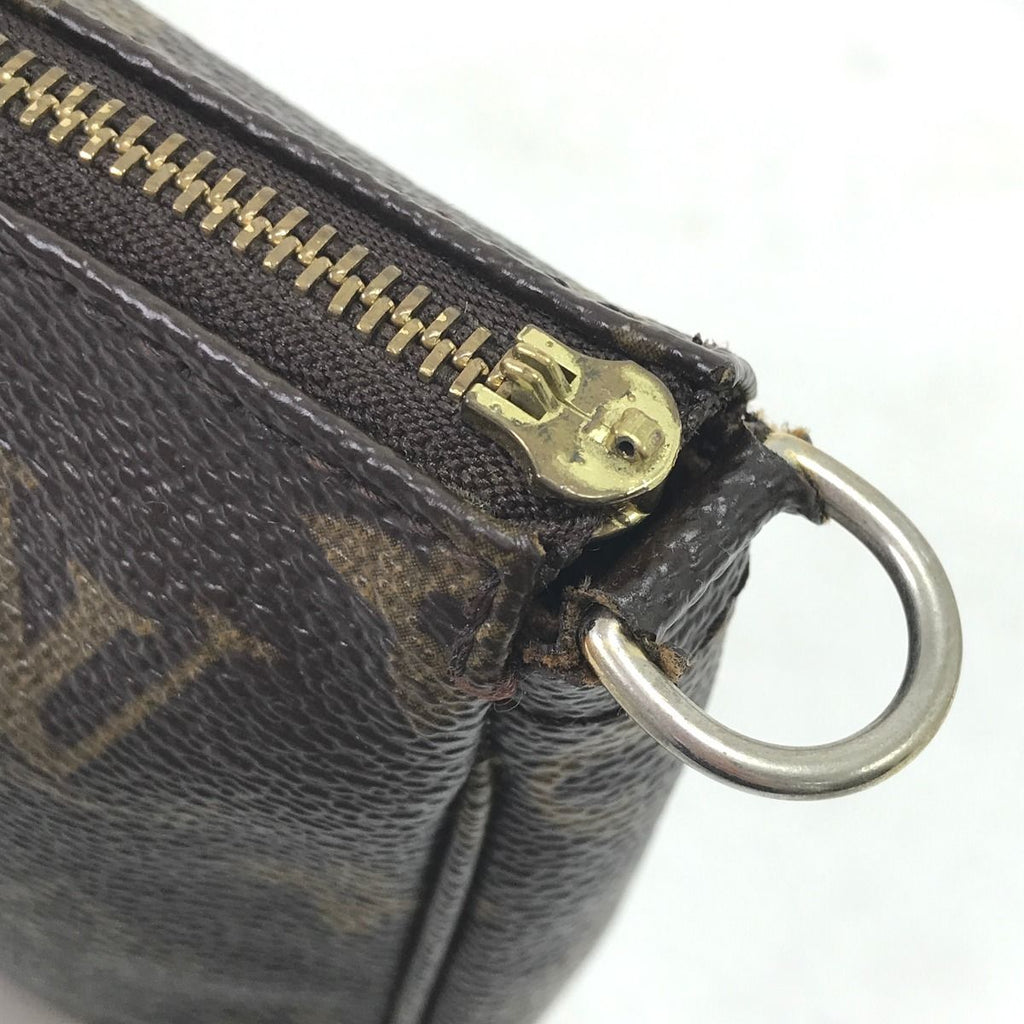 Louis Vuitton Pouch Monogram Soire Fastener Tab Missing — view 5