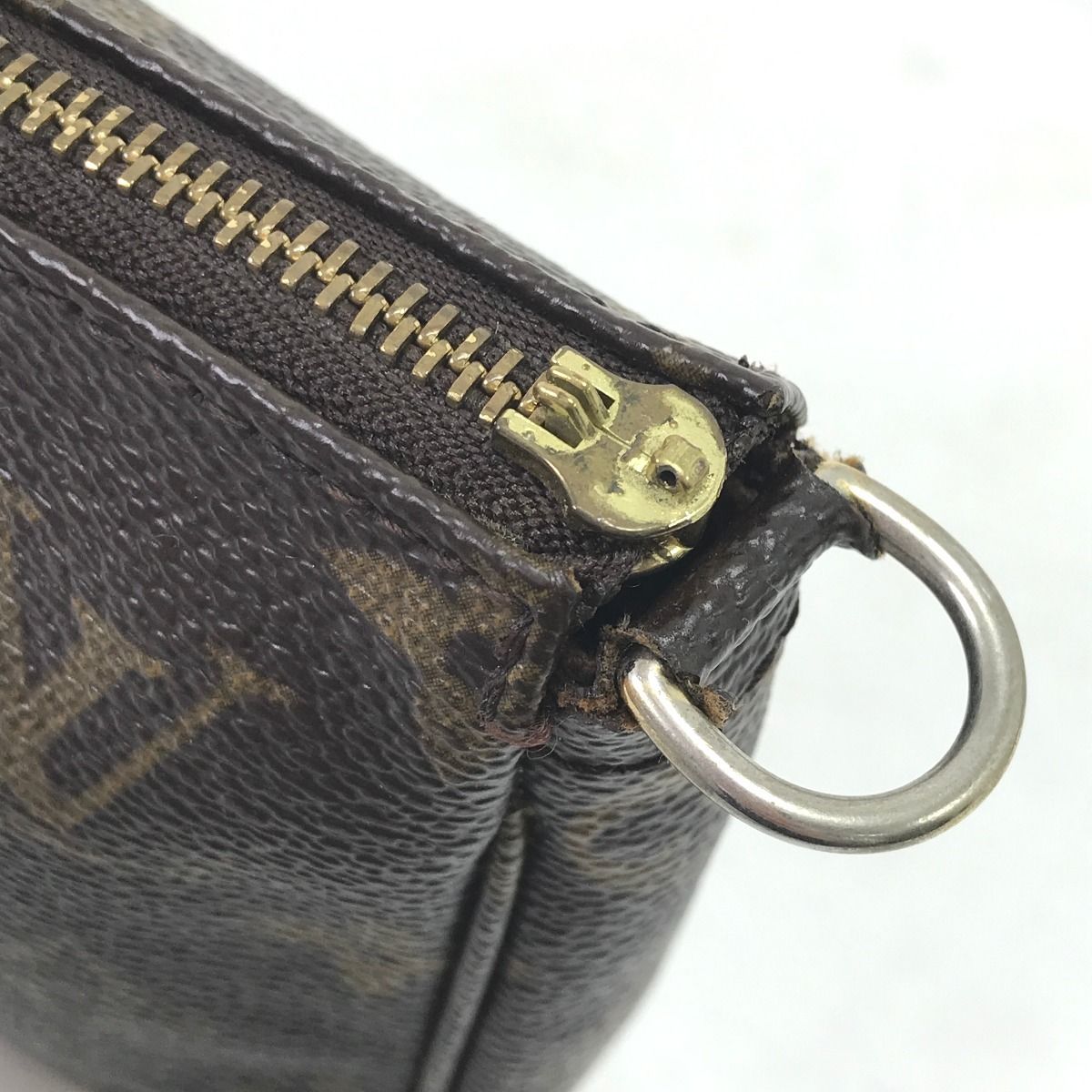 Louis Vuitton Pouch Monogram Soire Fastener Tab Missing — view 5