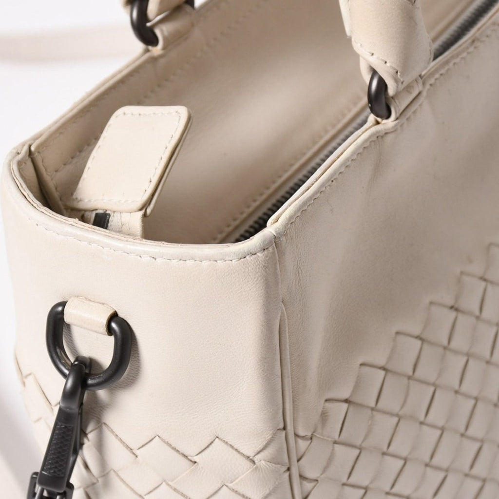 Bottega Veneta Intrecciato 2-Way Shoulder Bag Off White Black — view 6