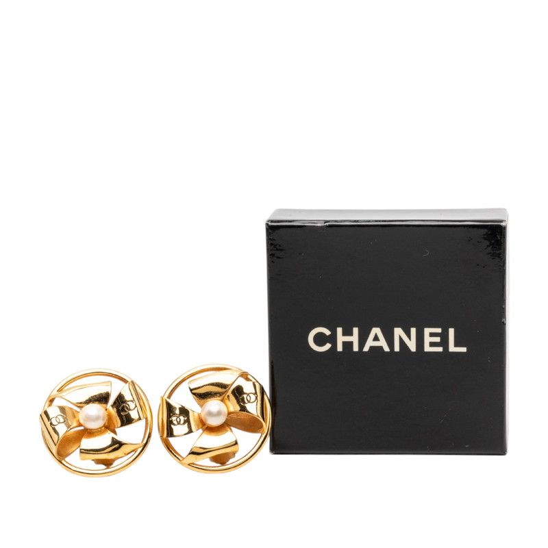 Chanel CC Logo Ribbon Round Earrings Gold Plated Faux Pearl — view 4