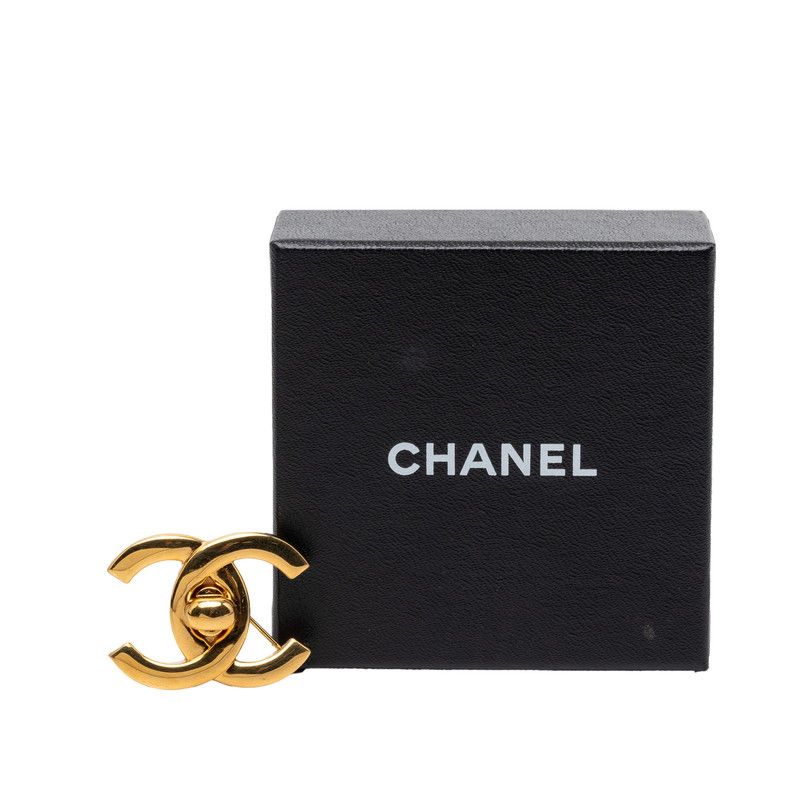 Chanel CC Logo Turnlock Motif Brooch Vintage Gold Plated — view 4
