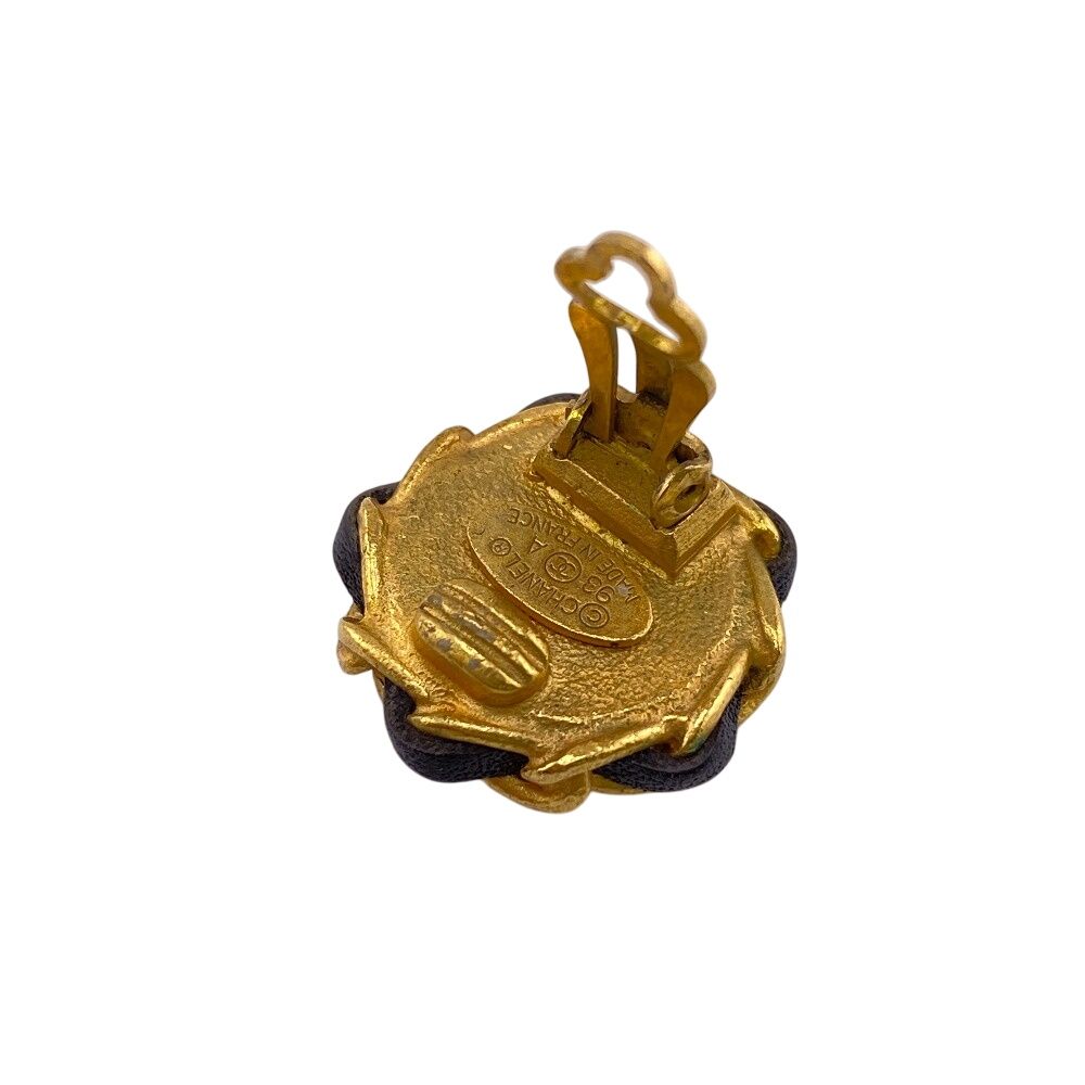 Chanel Pearl Earrings Gold — view 6