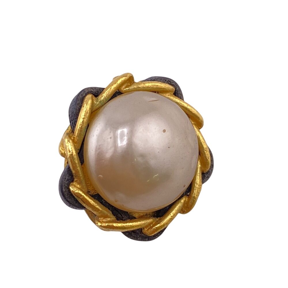 Chanel Pearl Earrings Gold — view 3