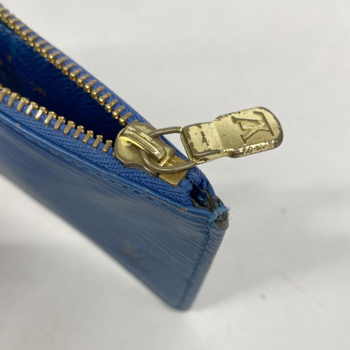 Louis Vuitton Coin Case Epi Pochette Cles Toledo Blue — view 7