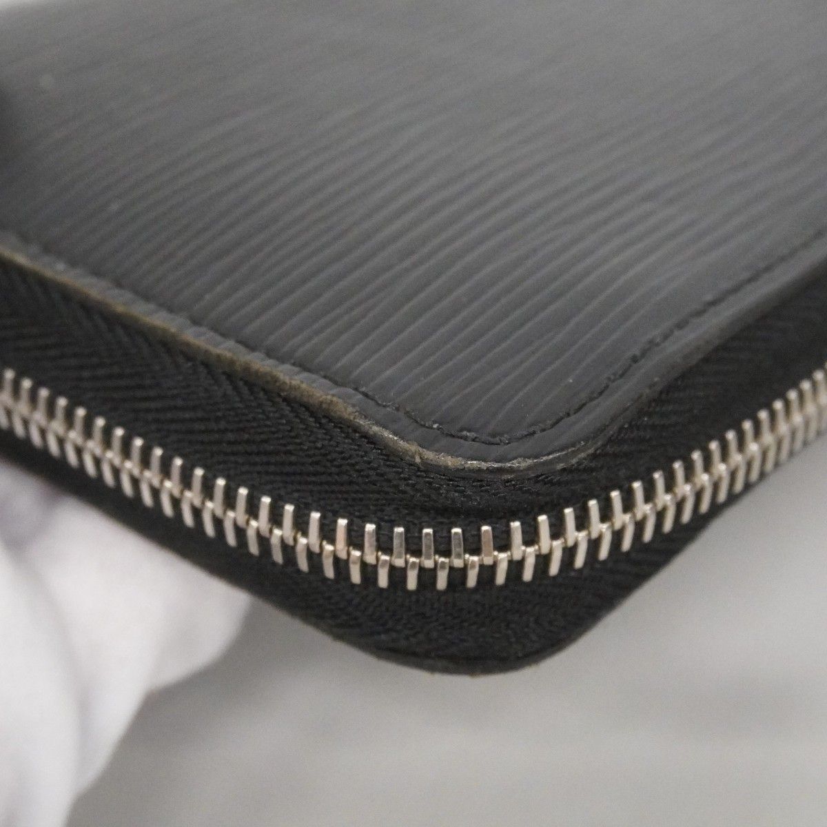 Louis Vuitton Wallet Epi Zippy Noir — view 6