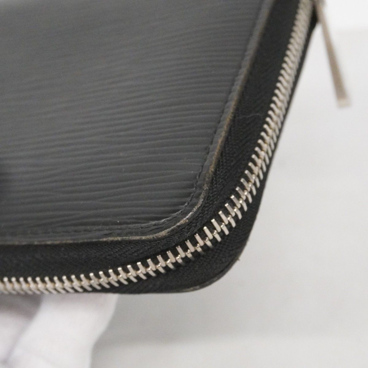 Louis Vuitton Wallet Epi Zippy Noir — view 7
