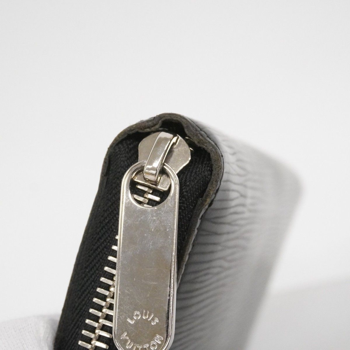 Louis Vuitton Wallet Epi Zippy Noir — view 8
