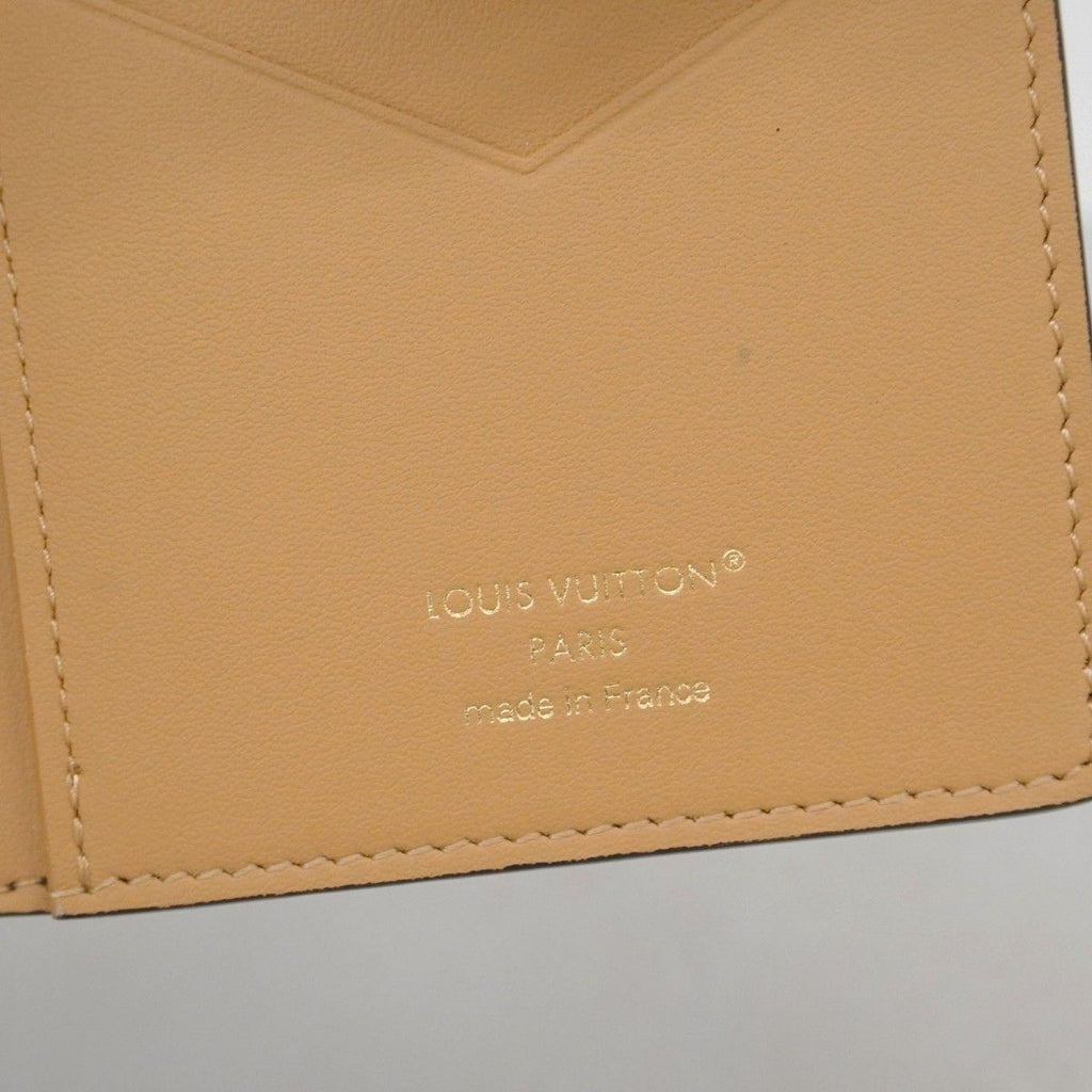 Louis Vuitton Wallet Capucines Taurillon LV Vertical Noir — view 4