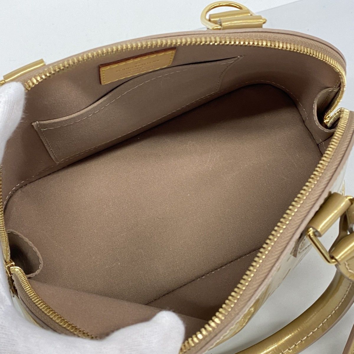 Louis Vuitton Handbag Vernis Alma BB Beige Poudre 2-Way — view 4