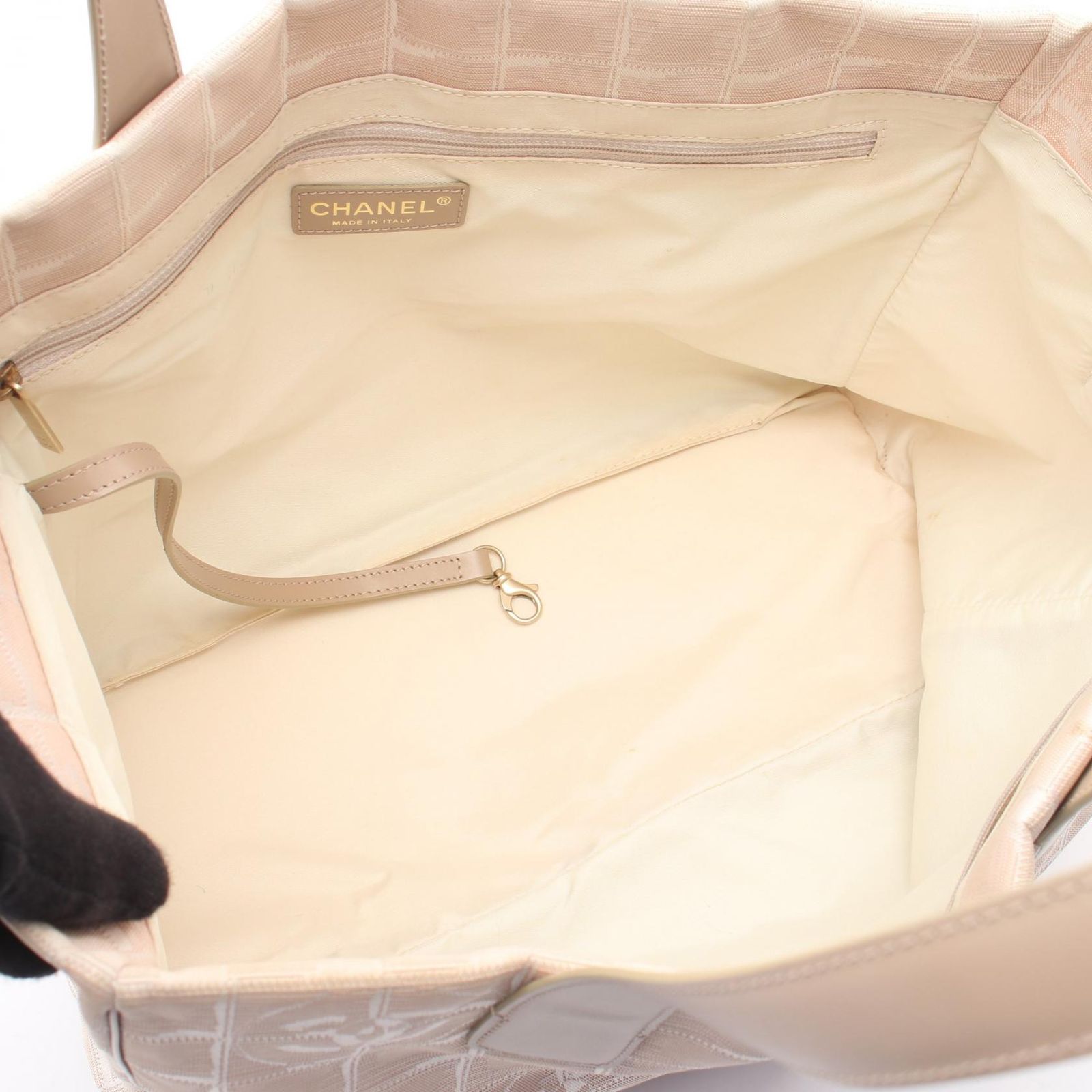 Chanel Tote New Travel Line Beige Leather — view 3