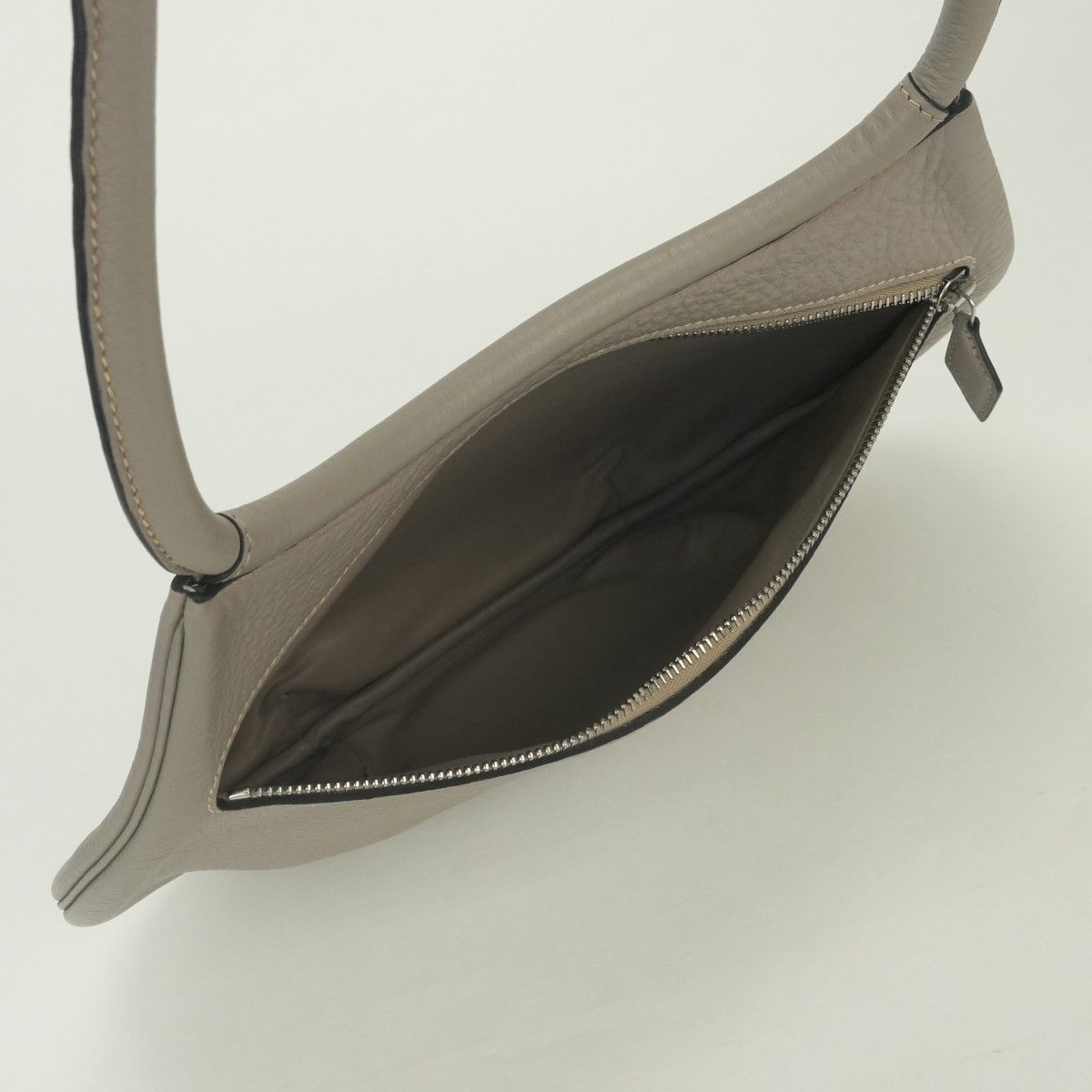 Hermes Kakawet Tote Shoulder Bag Taurillon Clemence Gray Gristourterelle Silver — view 8