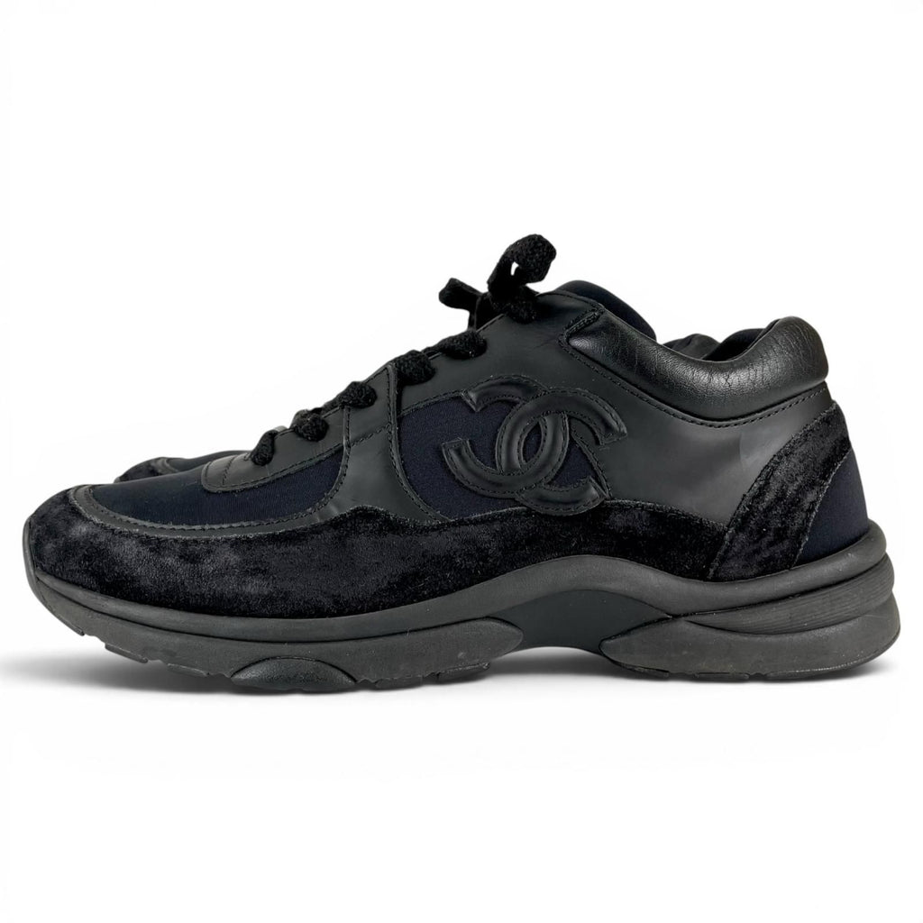 Chanel Suede Leather with CC Logo Low Cut Sneakers Black — view 3