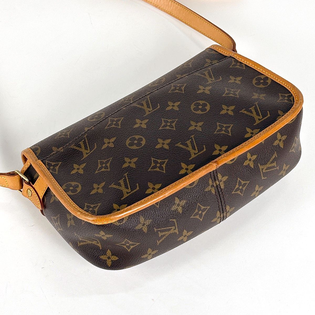 Louis Vuitton Sologne Crossbody Shoulder Bag Monogram Brown — view 2