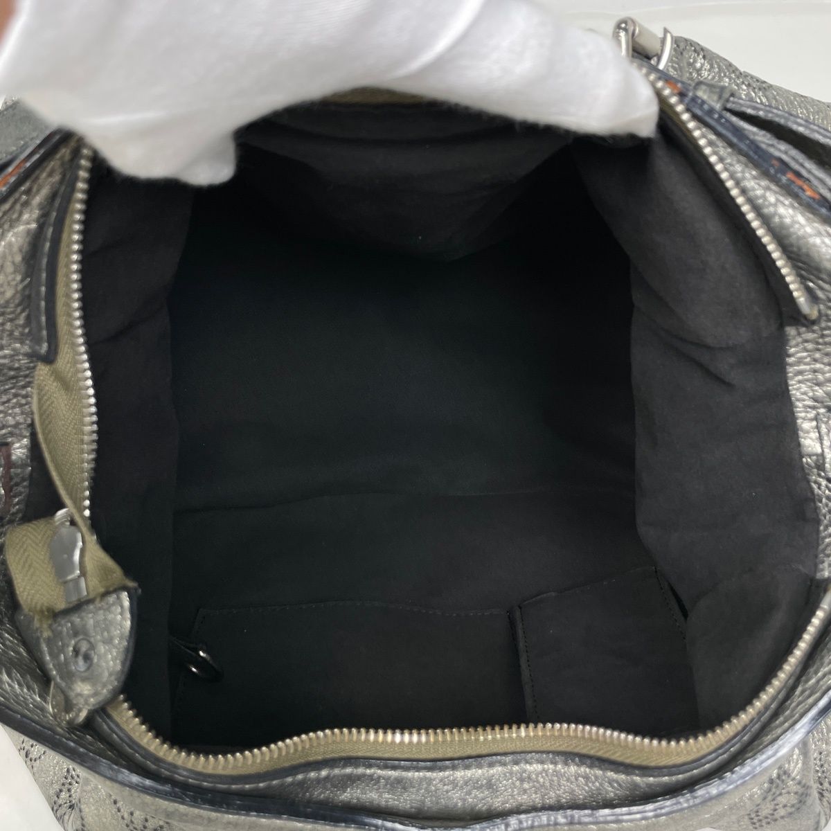 Louis Vuitton Solar PM Shoulder Bag Monogram Mahina Silver — view 9