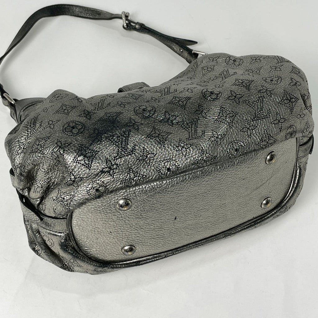 Louis Vuitton Solar PM Shoulder Bag Monogram Mahina Silver — view 2