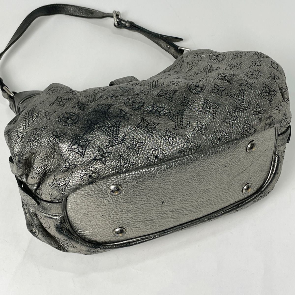 Louis Vuitton Solar PM Shoulder Bag Monogram Mahina Silver — view 2