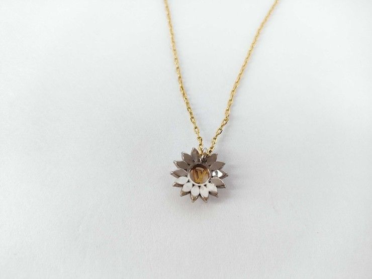 Louis Vuitton Necklace Collier LV Star Light Gold Metal — view 2