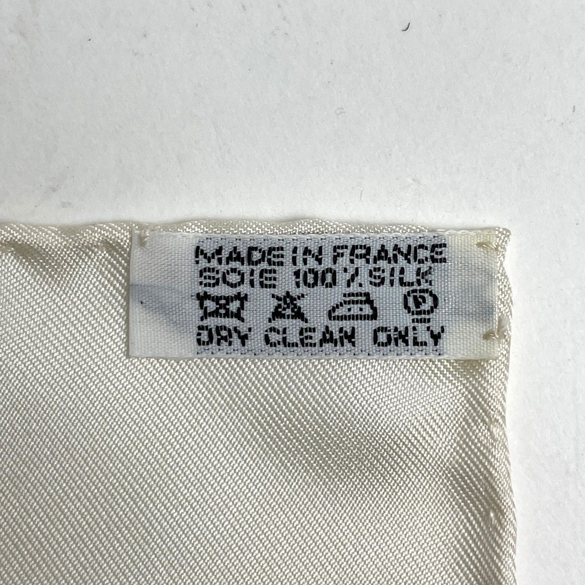 Hermes Carre 90 Au Bord de L'eau Jade Bird Scarf Silk White Blue — view 2