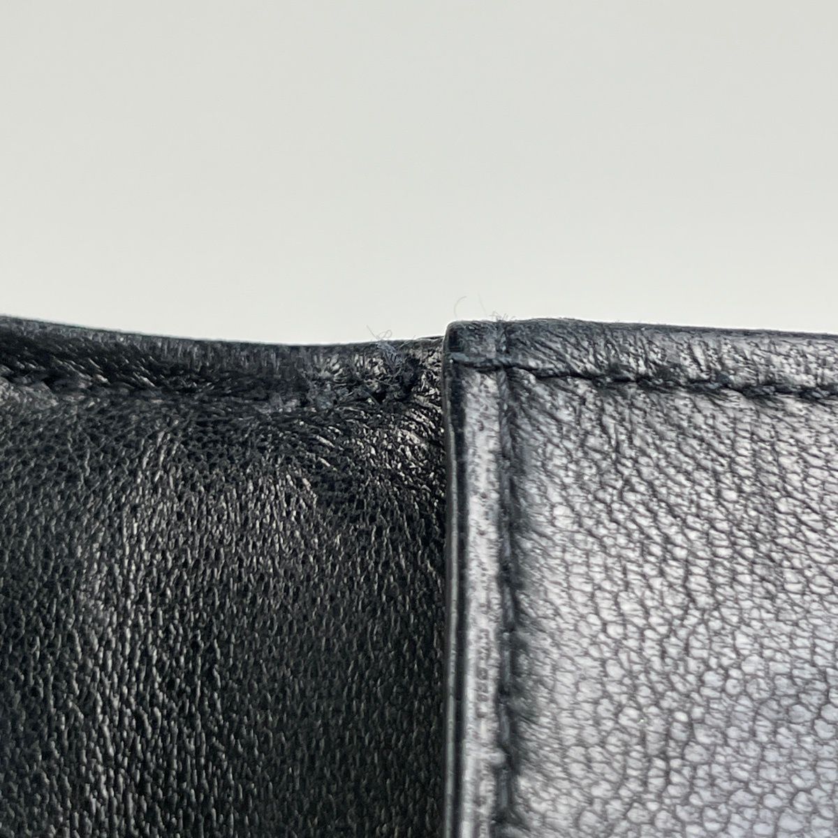 Chanel CC Logo Bifold Wallet Kiss Lock Caviar Leather Black — view 4