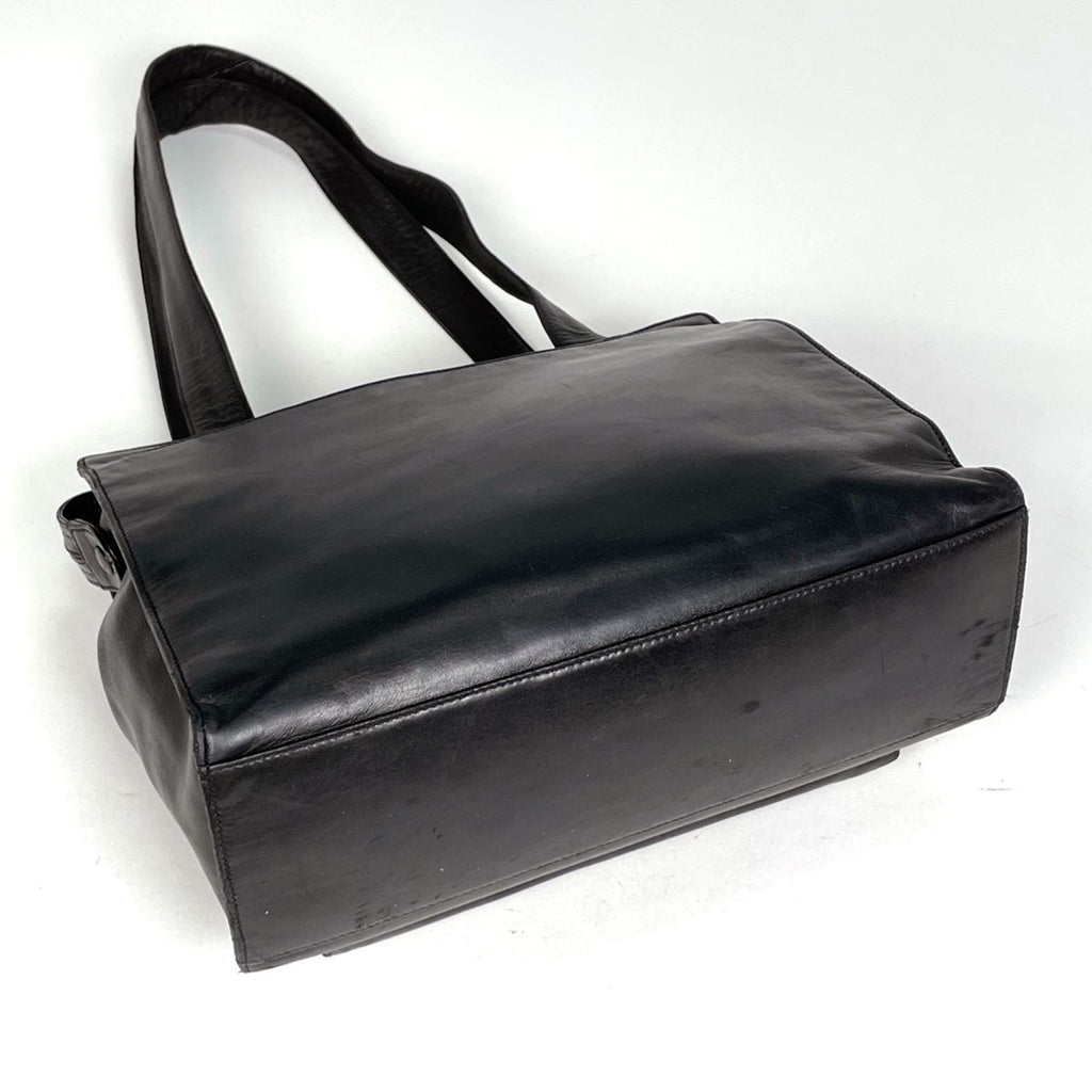 Chanel CC Logo Tote Shoulder Bag Leather Black — view 2