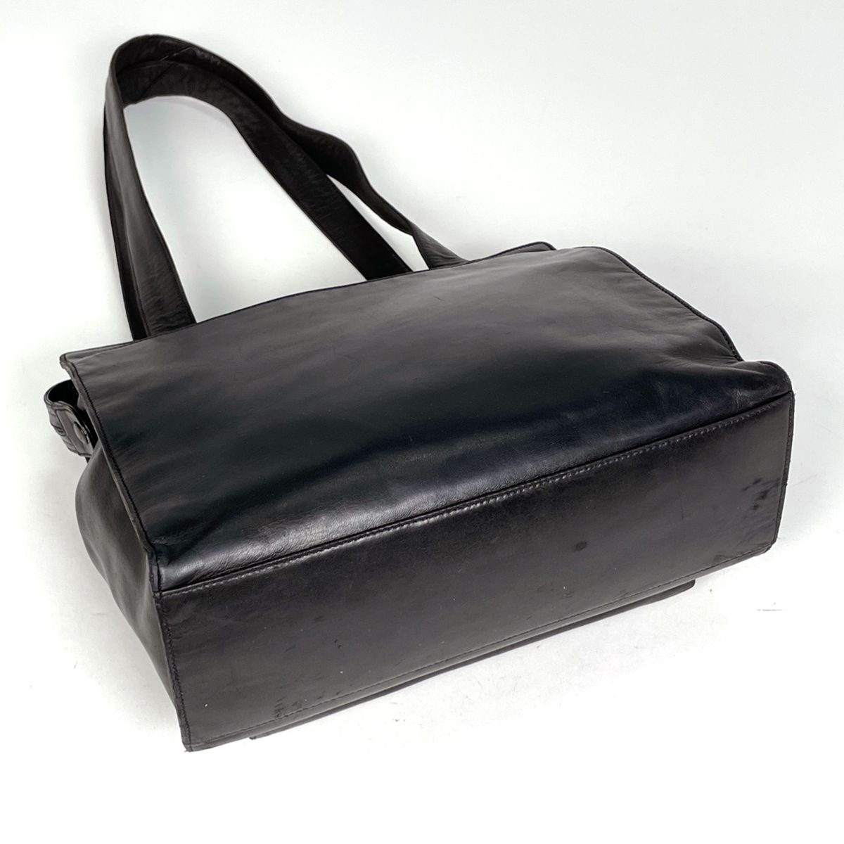 Chanel CC Logo Tote Shoulder Bag Leather Black — view 2