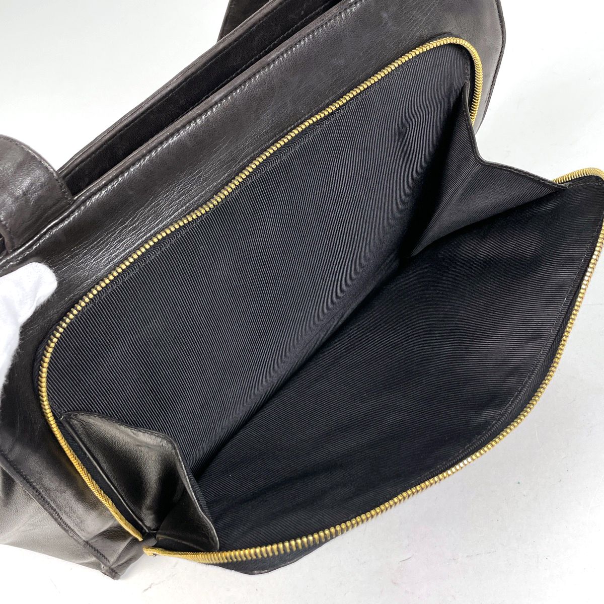 Chanel CC Logo Tote Shoulder Bag Leather Black — view 8