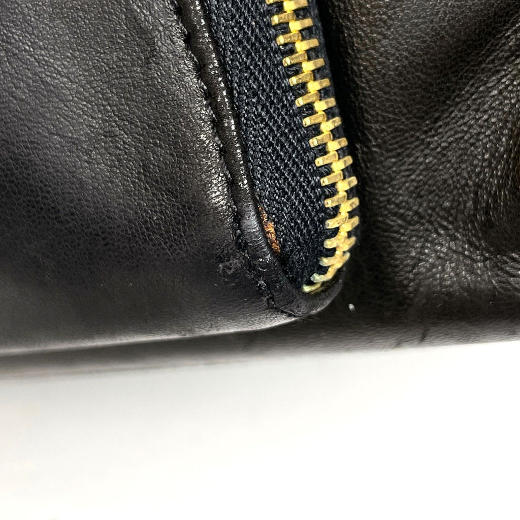 Chanel CC Logo Tote Shoulder Bag Leather Black — view 4