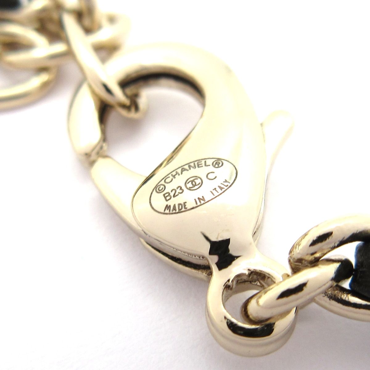 Chanel Necklace Leather Pink Gold Black Bag Motif — view 5
