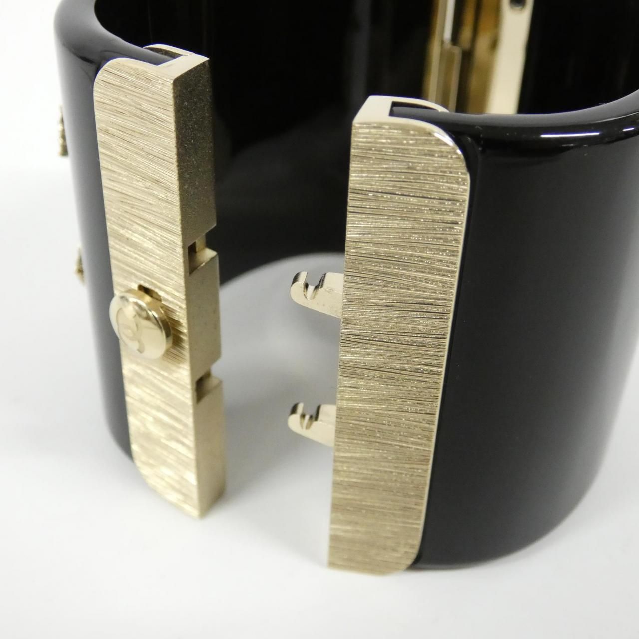 Chanel Bangle Bracelet Gold — view 5