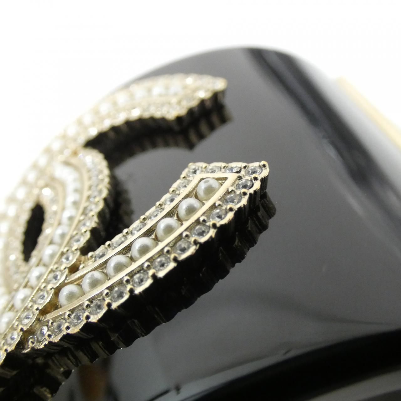 Chanel Bangle Bracelet Gold — view 4
