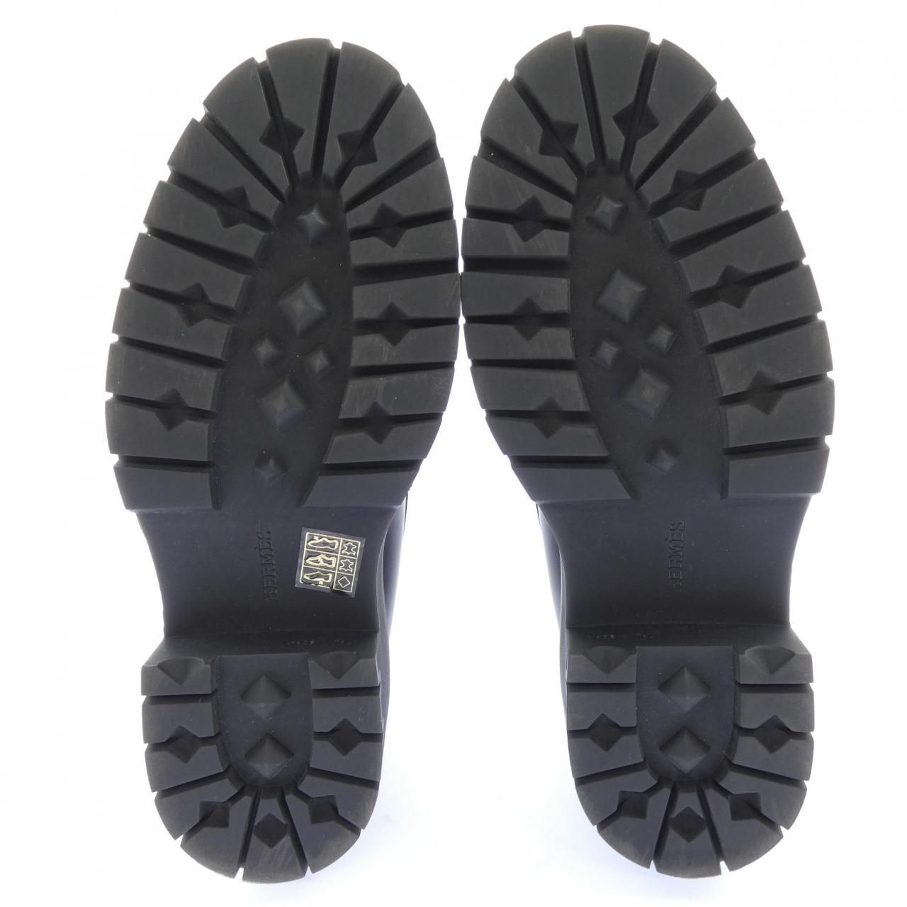 Hermes Hitch Cut Detail Shoes — view 4
