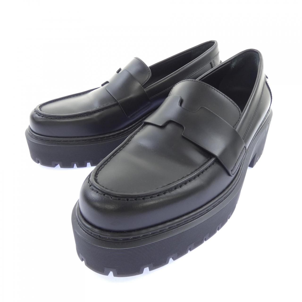 Hermes Hitch Cut Detail Shoes — view 3