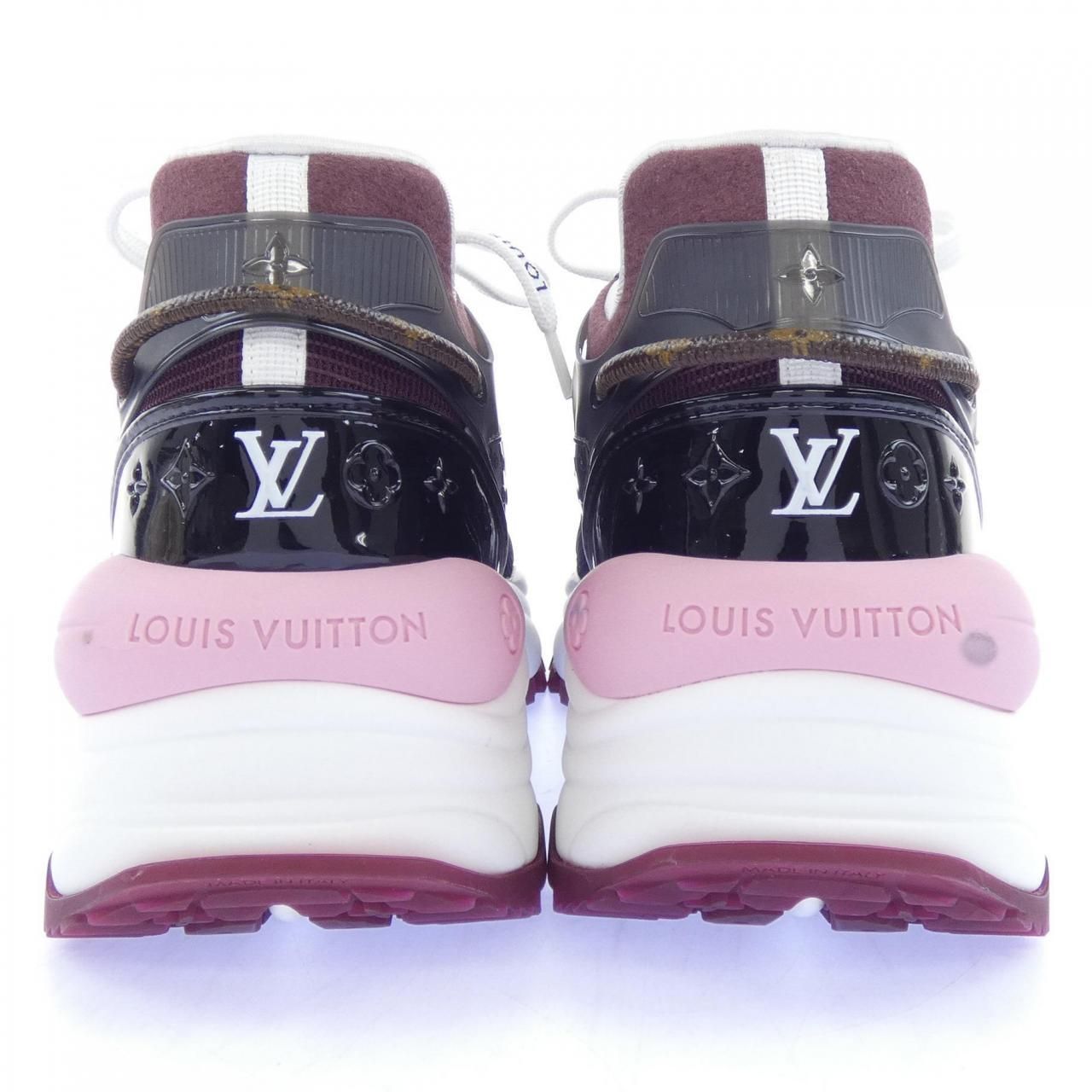 Louis Vuitton Run Sneakers — view 5