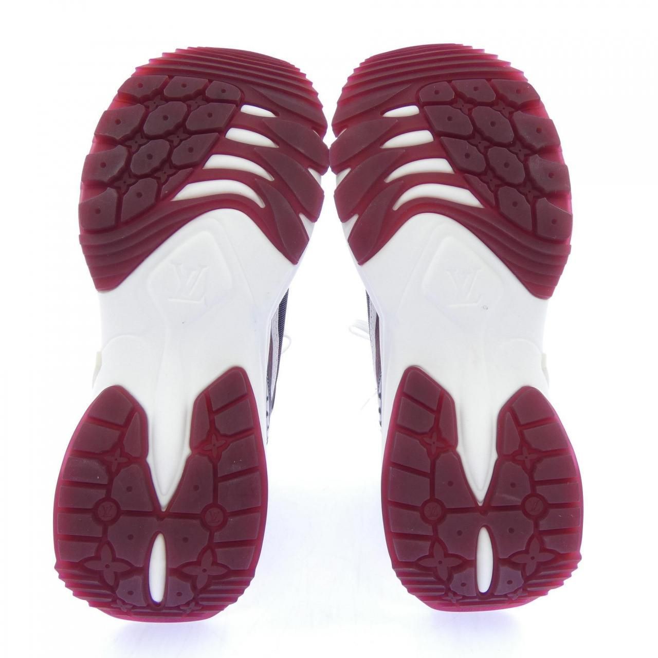 Louis Vuitton Run Sneakers — view 4