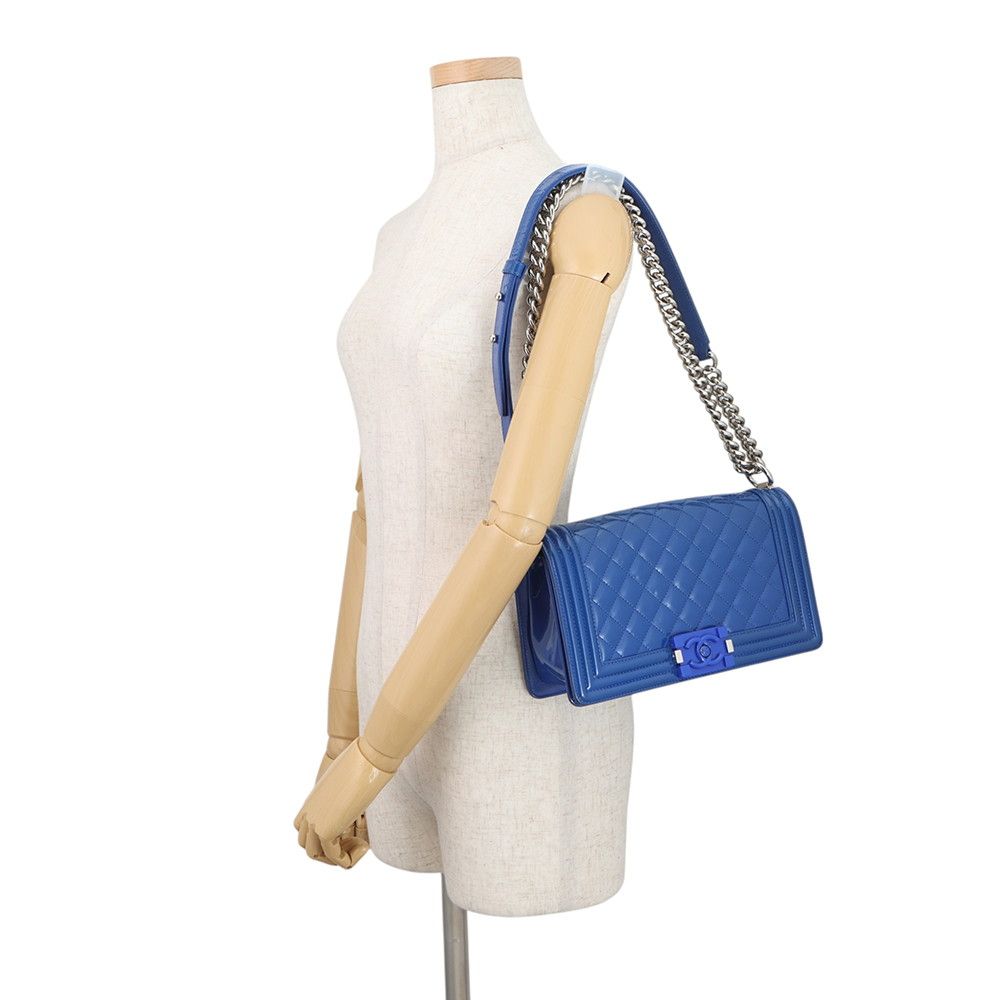 Chanel Chain Shoulder Bag Boy 25 Quilted CC Logo Patent — view 4