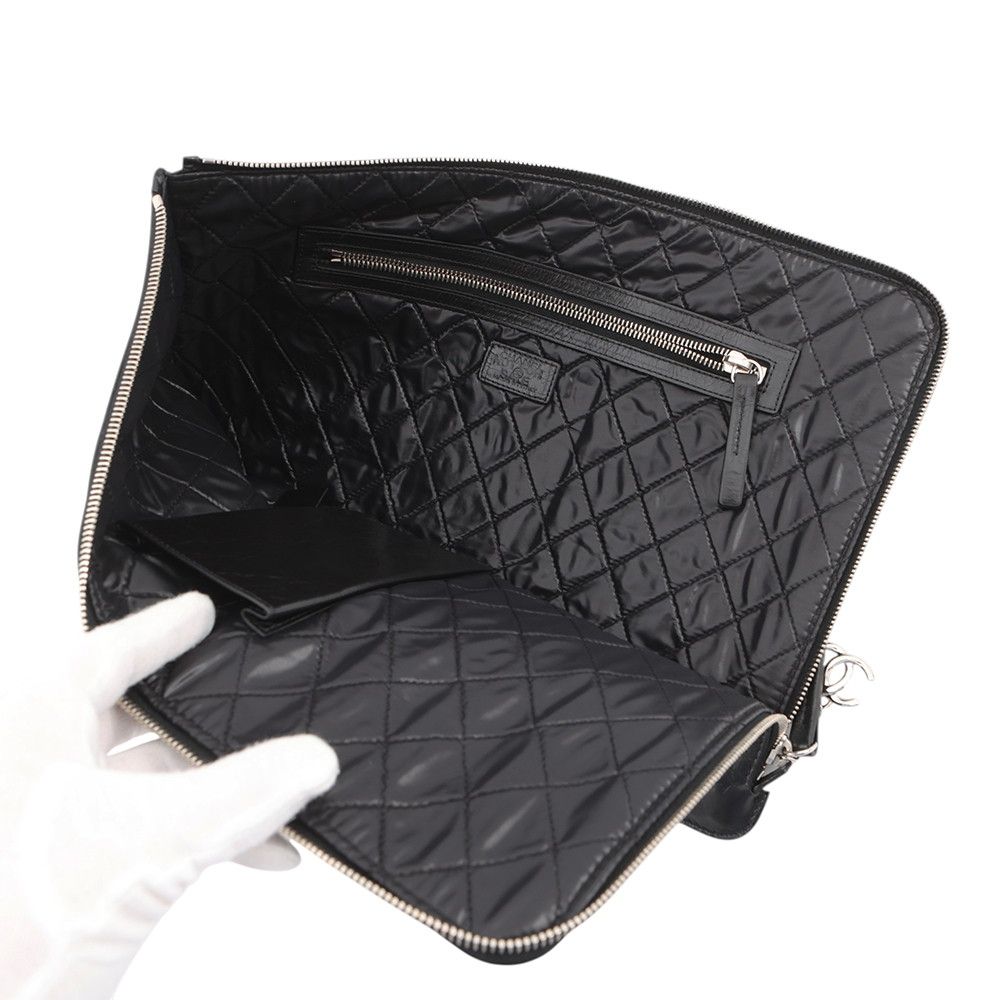 Chanel Clutch CC Logo Leather Black — view 5