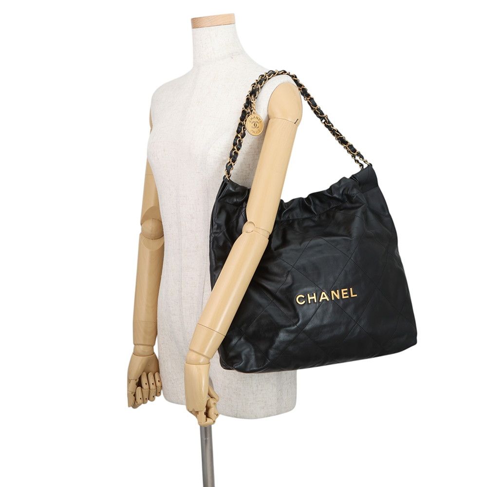Chanel 22 Shiny Calfskin Shoulder Bag Black — view 4