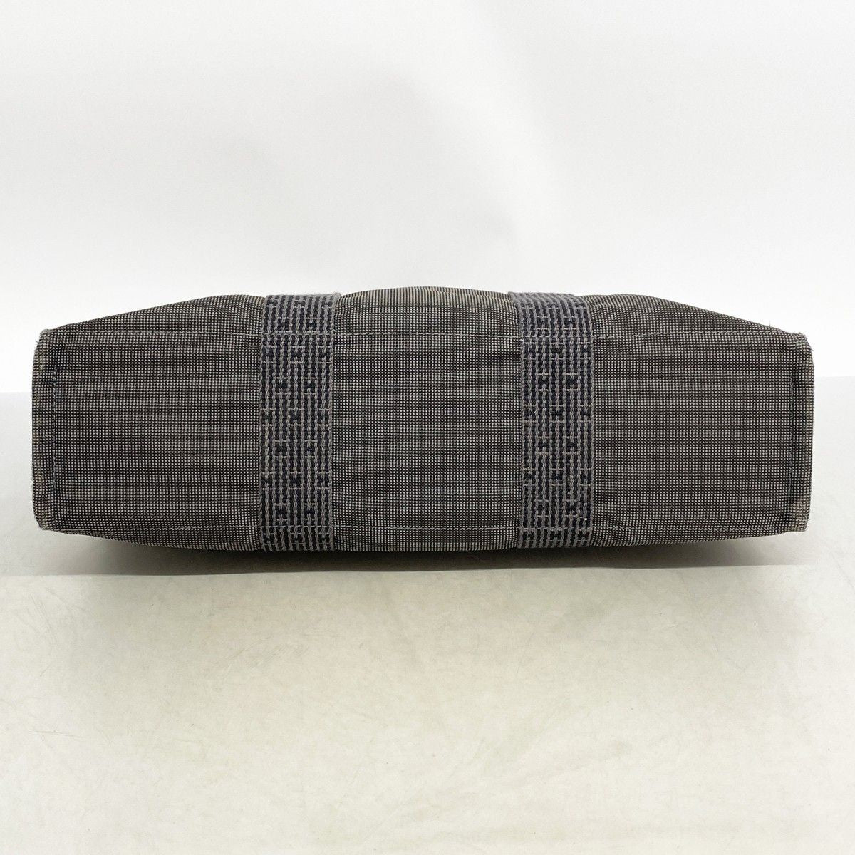 Hermes Tote Her Line Canvas Gray Silver — view 3